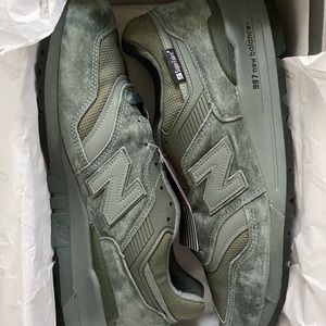 Men’s sz 11 new balance sneakers 997